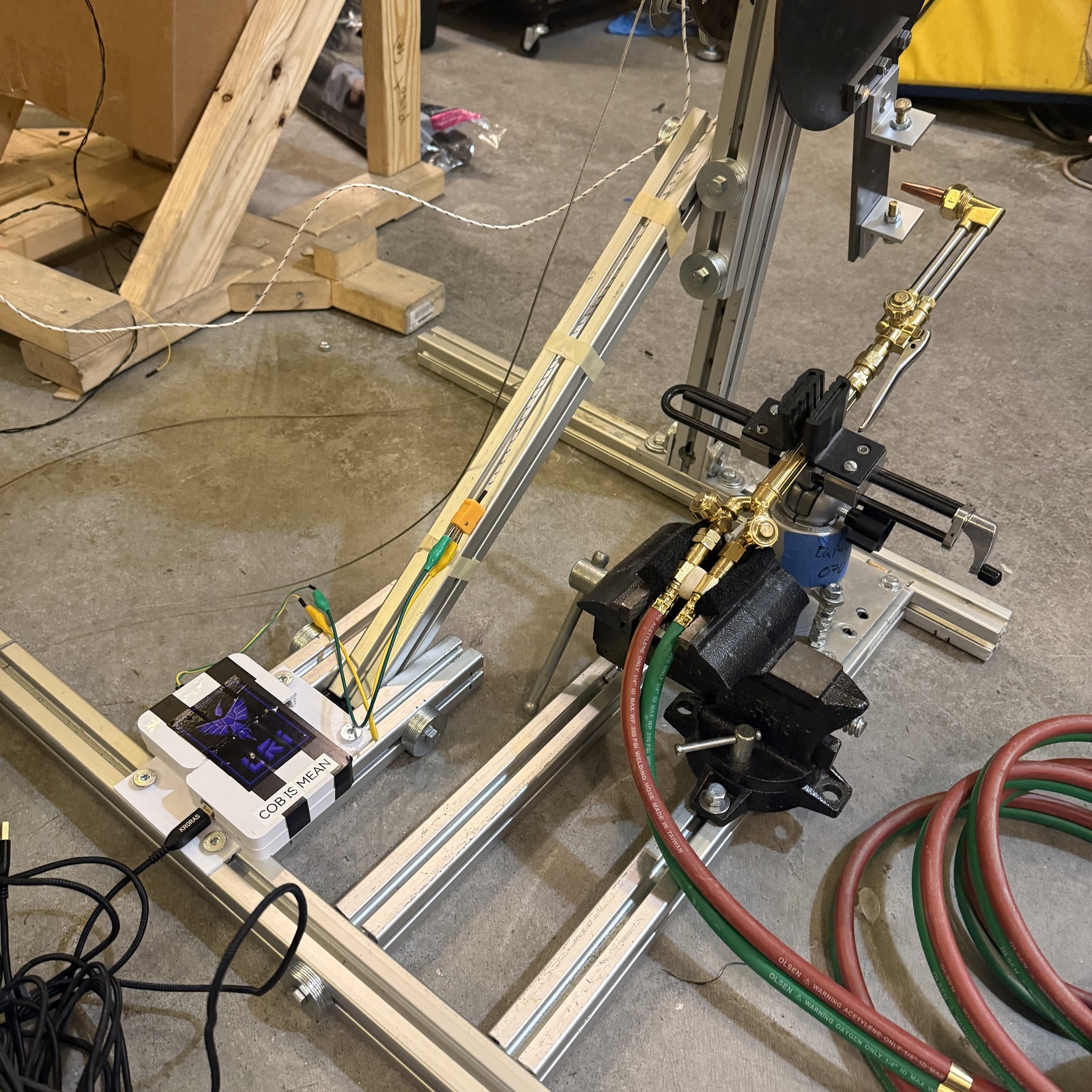 Final ablative testing setup enabling controlled, repeatable heat-flux experiments with minimized parasitic losses.
