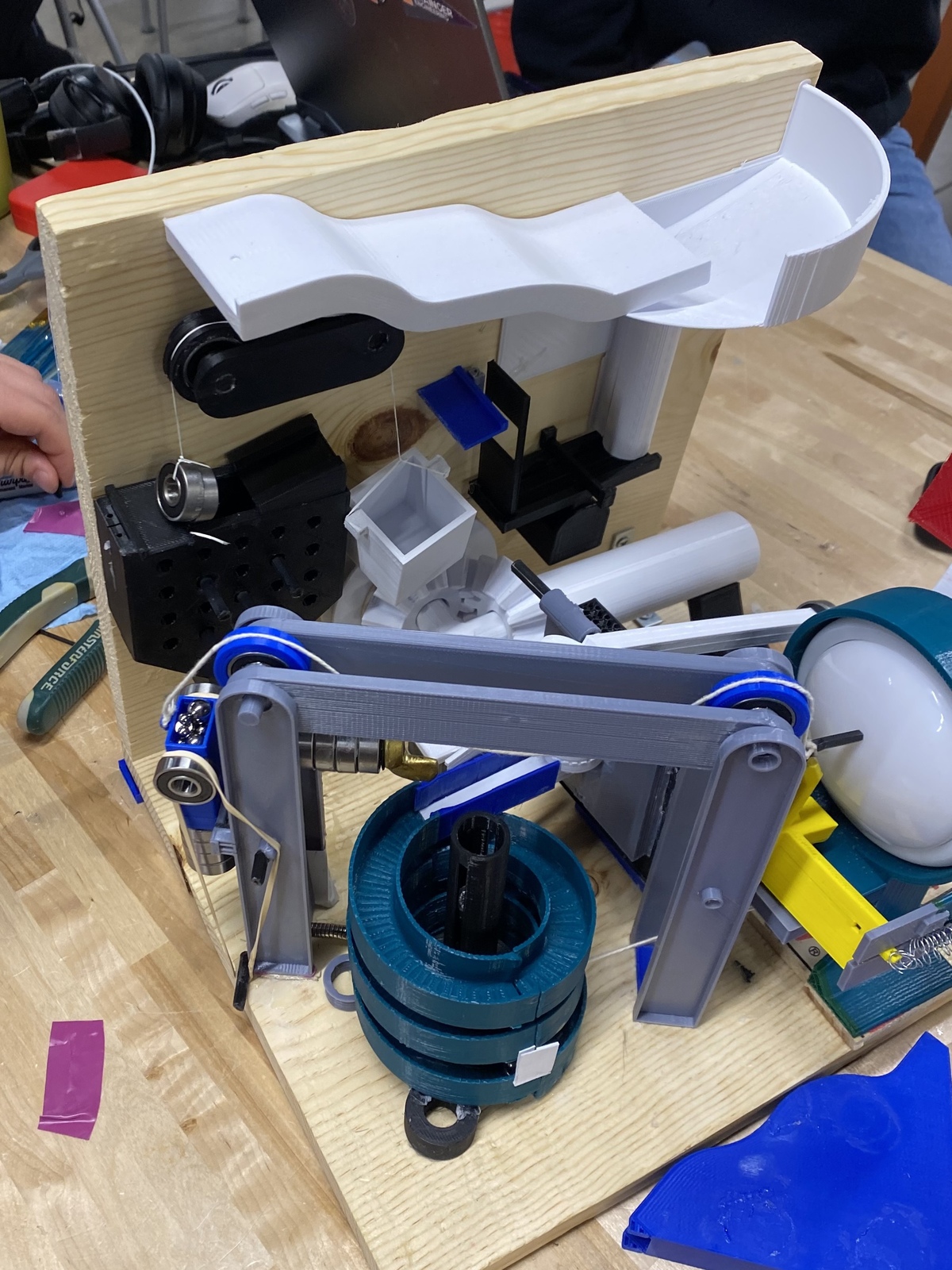 Final demo configuration prior to the marble start and light-on finale.